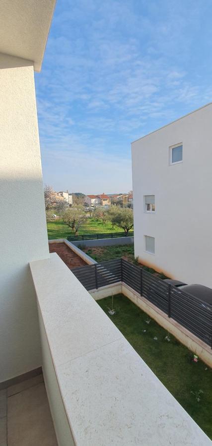Apartment Sunrise With Private Parking Pola Esterno foto