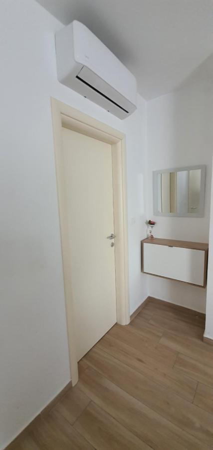 Apartment Sunrise With Private Parking Pola Esterno foto