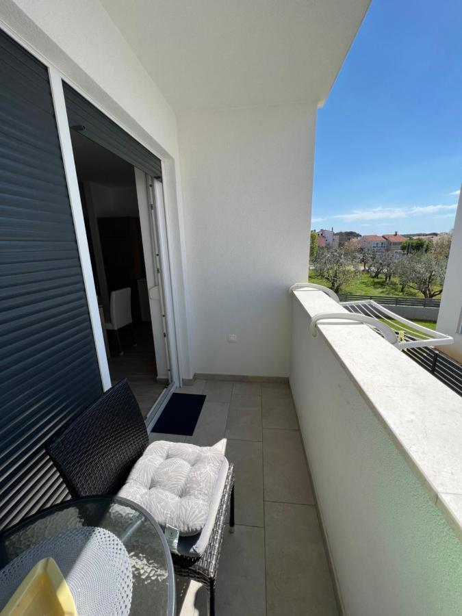 Apartment Sunrise With Private Parking Pola Esterno foto