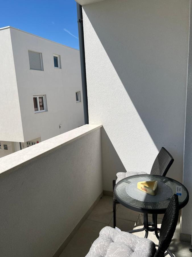 Apartment Sunrise With Private Parking Pola Esterno foto