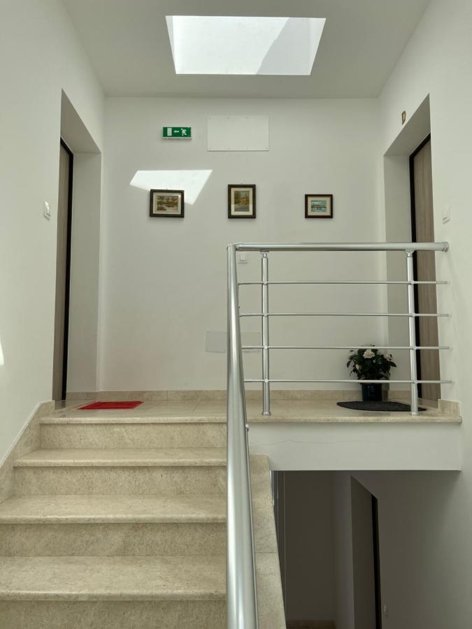 Apartment Sunrise With Private Parking Pola Esterno foto