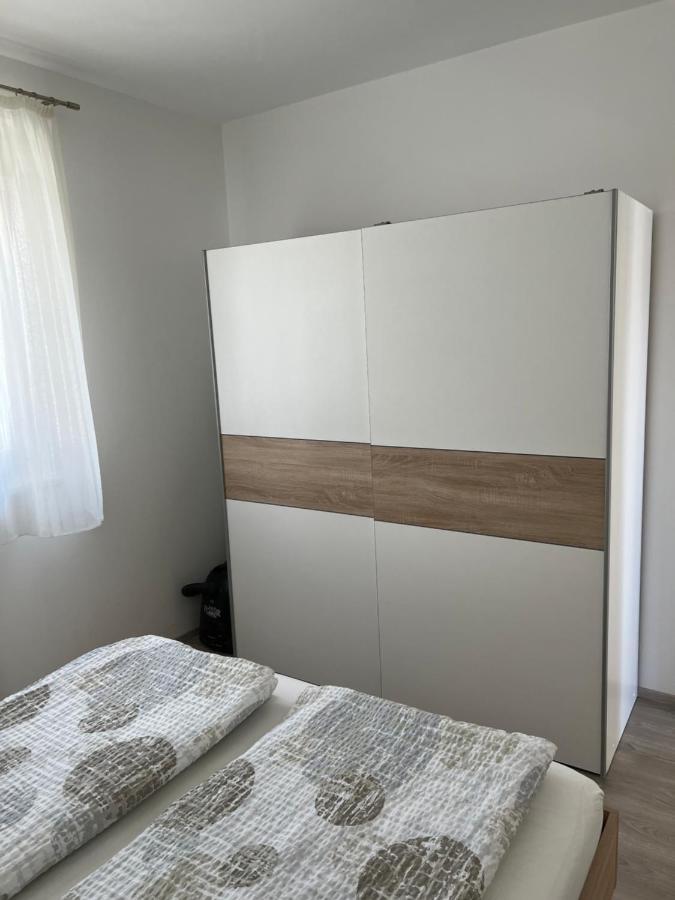 Apartment Sunrise With Private Parking Pola Esterno foto