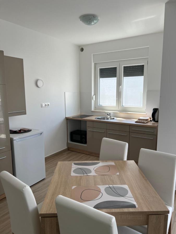 Apartment Sunrise With Private Parking Pola Esterno foto