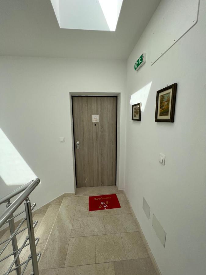 Apartment Sunrise With Private Parking Pola Esterno foto